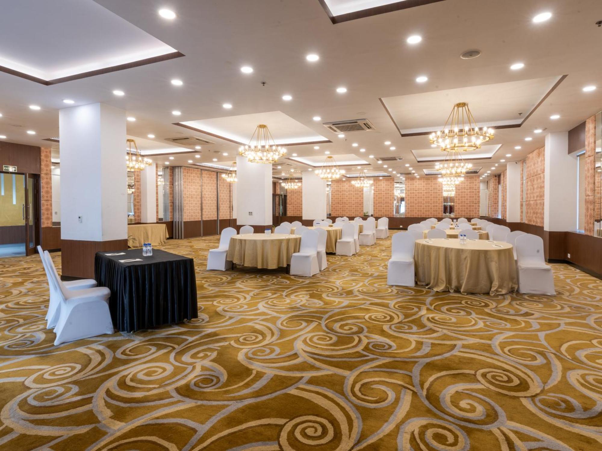 Sunday Hotel Chandigarh Zirakpur Luaran gambar