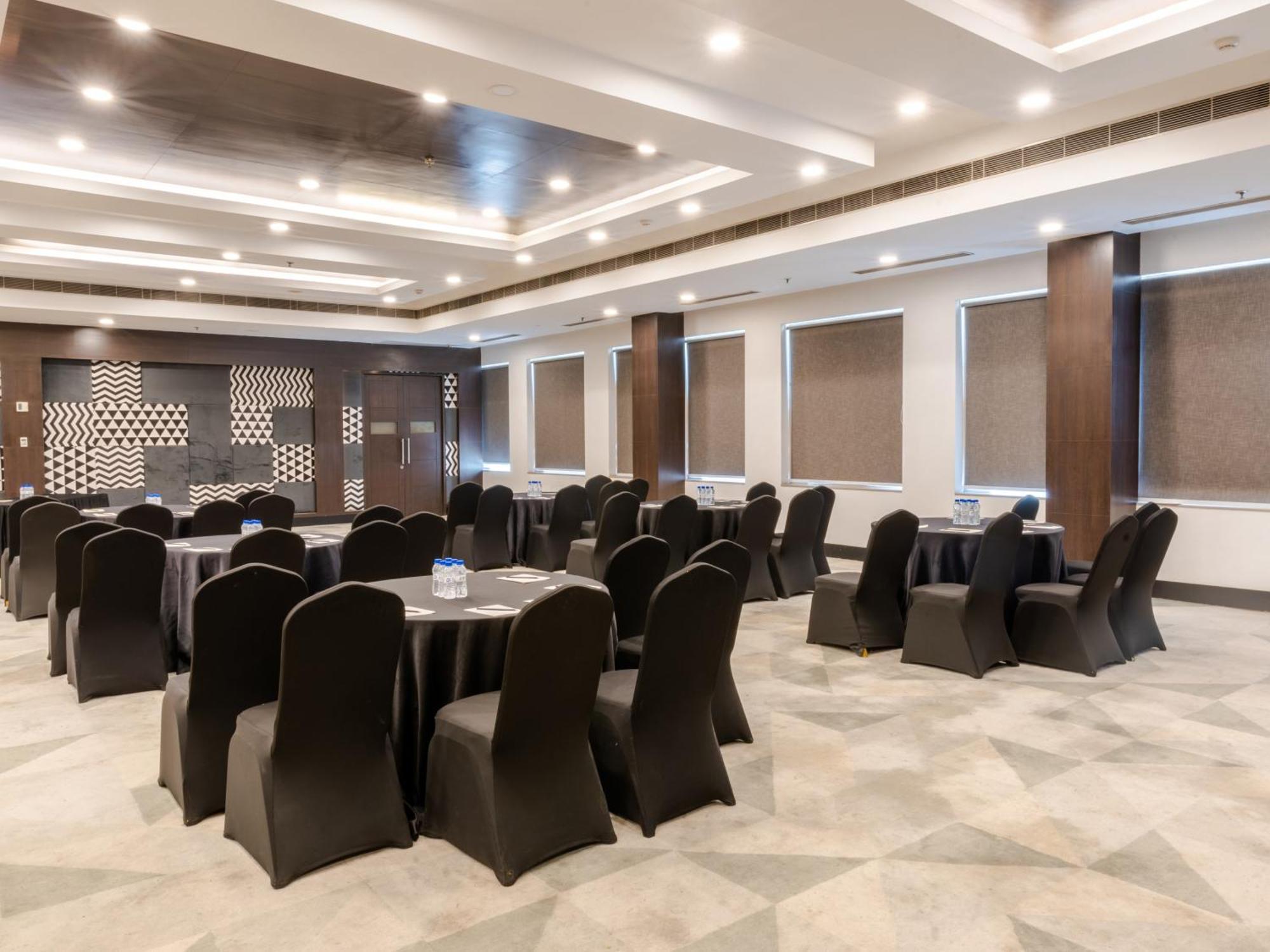 Sunday Hotel Chandigarh Zirakpur Luaran gambar