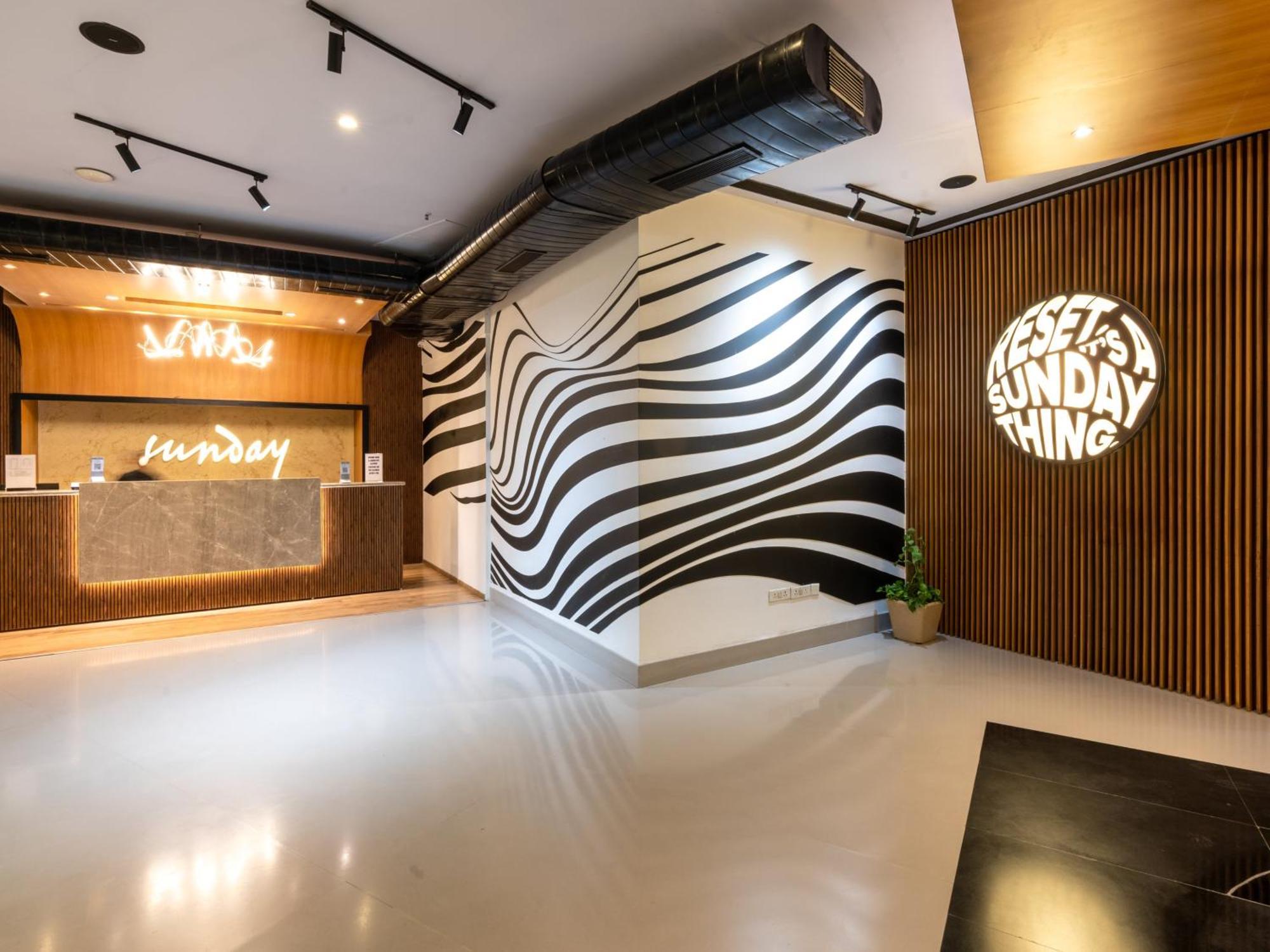 Sunday Hotel Chandigarh Zirakpur Luaran gambar